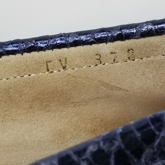 Salvadore Feragamo Women's Blue Python Loafers, Size 8 - Picture 9 of 11